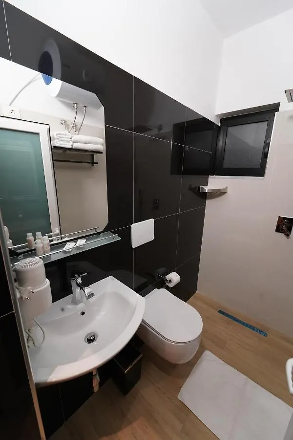 Sr99 Hotel Tirana 3*,